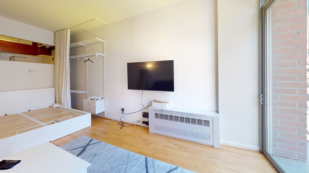 184 Thompson Street - Photo 4
