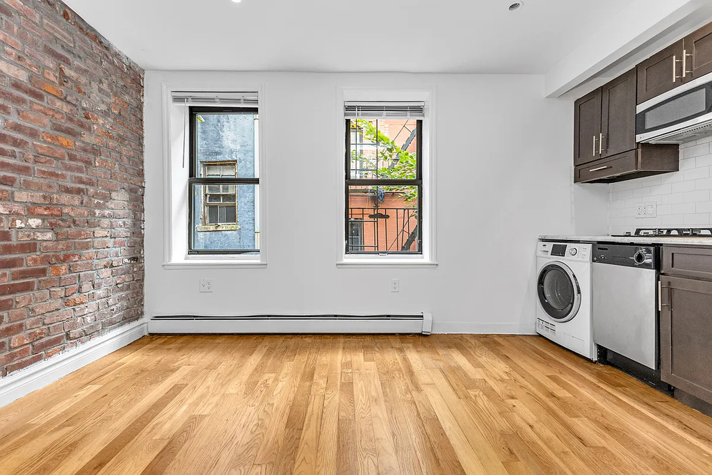  East 10th Street #R4C - Photo 3