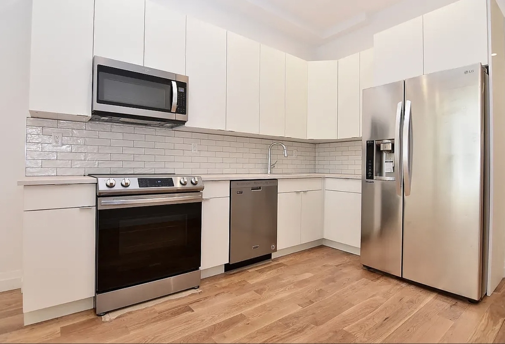 West 103rd Street - Photo 4