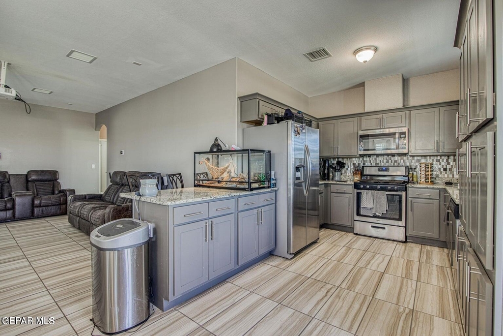 13665 Holbeck Street - Photo 10