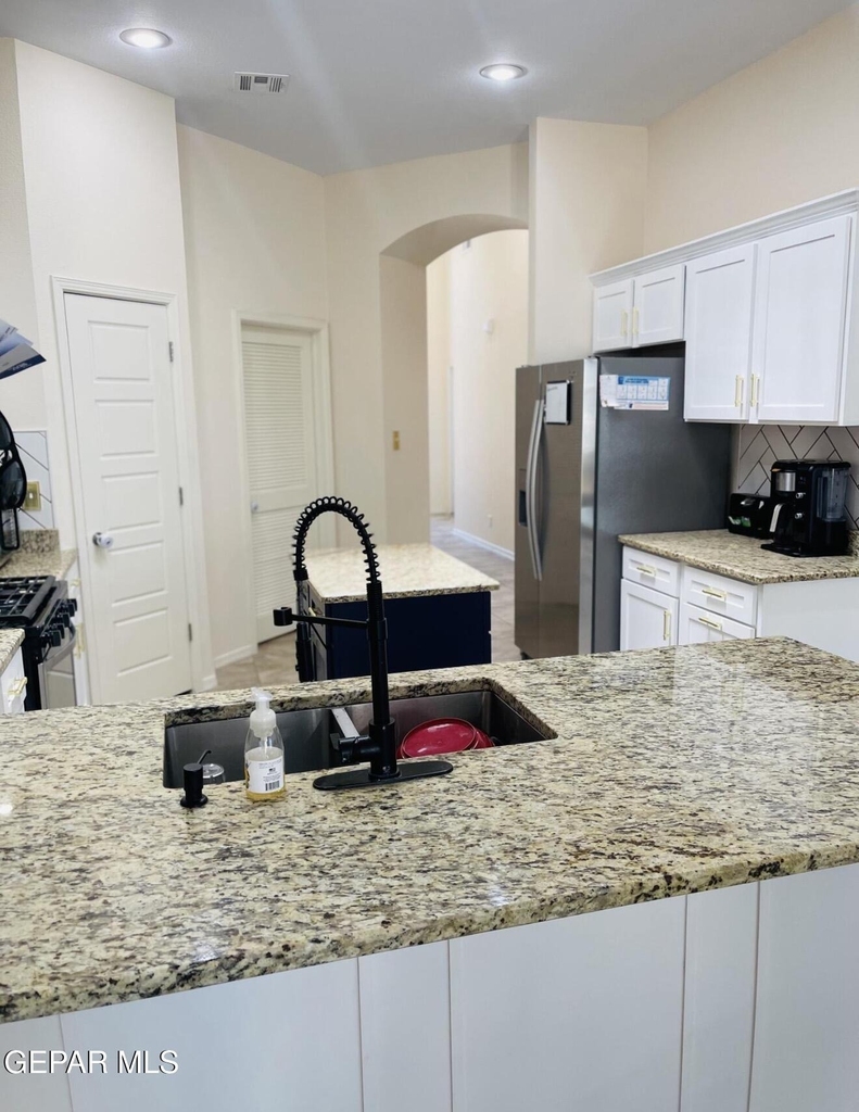 12605 Azulejos Street - Photo 2