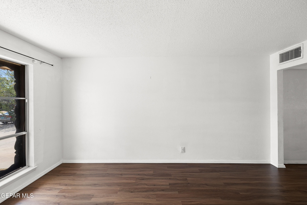 5409 Edmonton Avenue - Photo 8