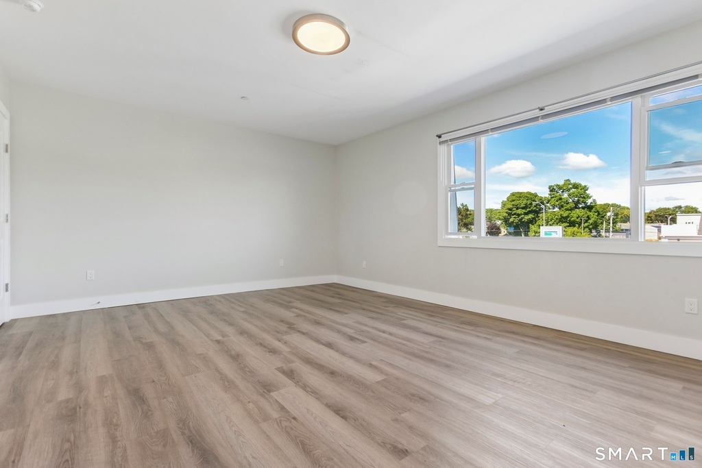 256 Captain Thomas Boulevard - Photo 3