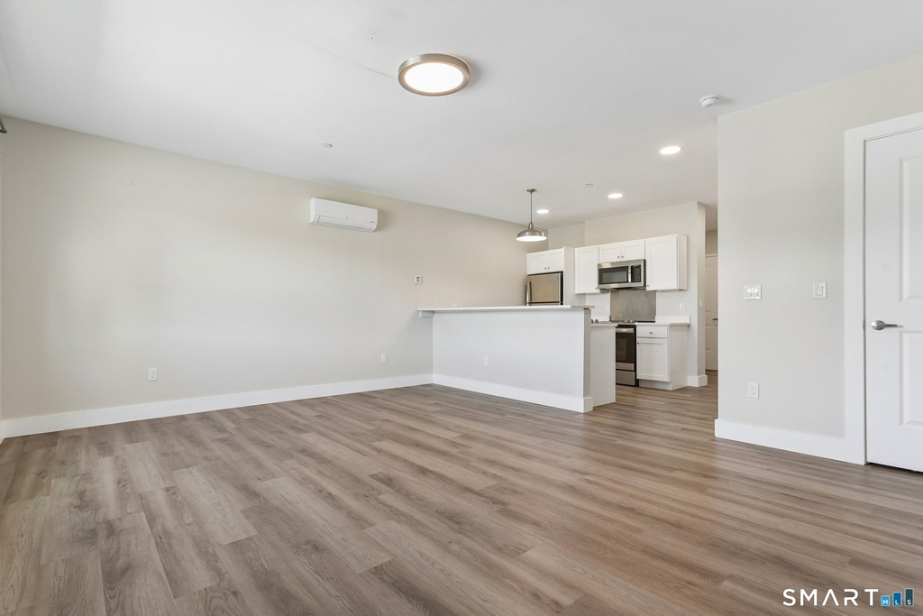 256 Captain Thomas Boulevard - Photo 1