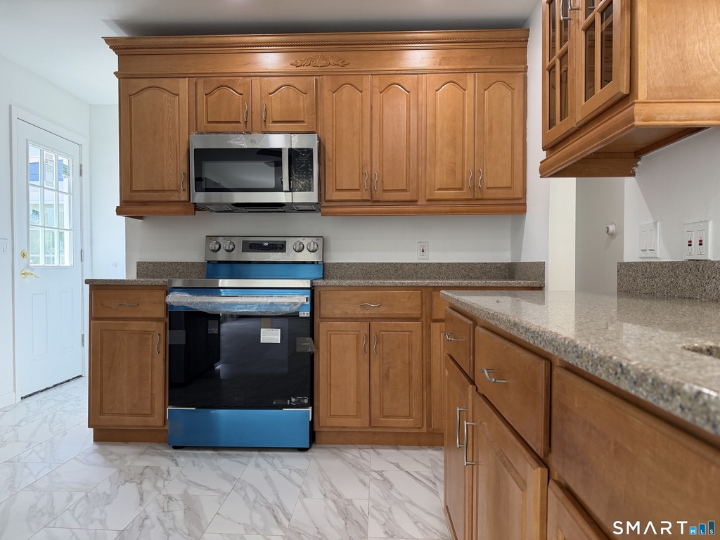 762 Woodin Street - Photo 3