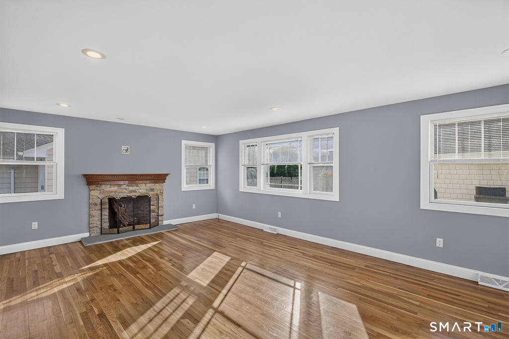 135 York Street - Photo 2