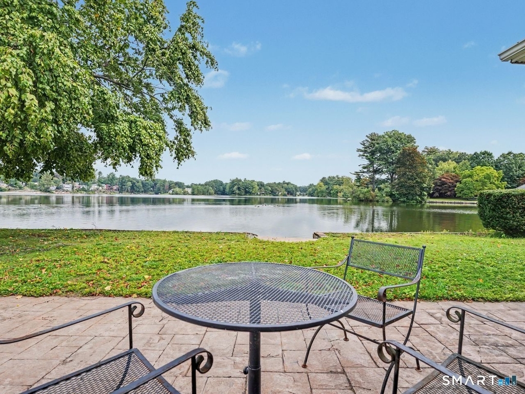 100 Lakeshore Terrace - Photo 8