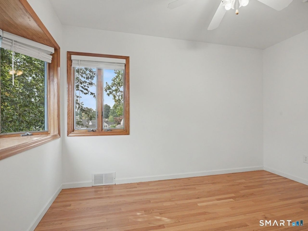 100 Lakeshore Terrace - Photo 26