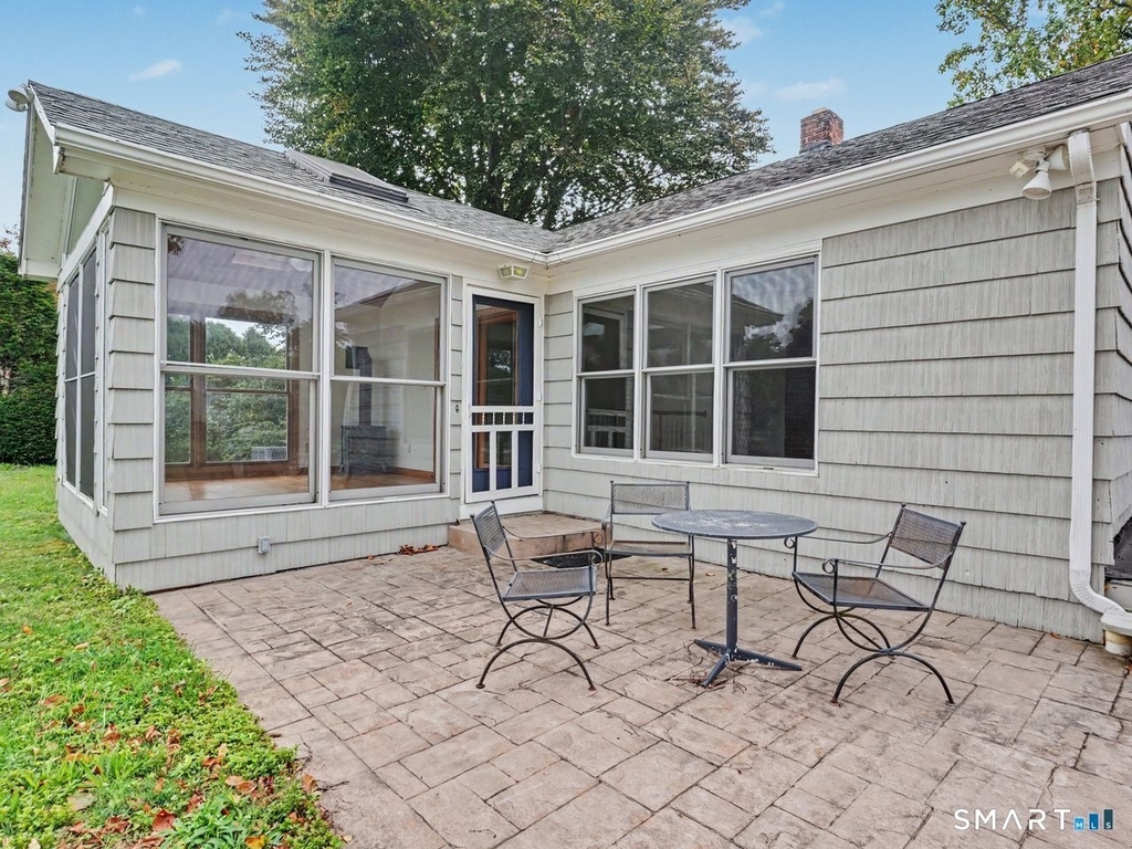 100 Lakeshore Terrace - Photo 4