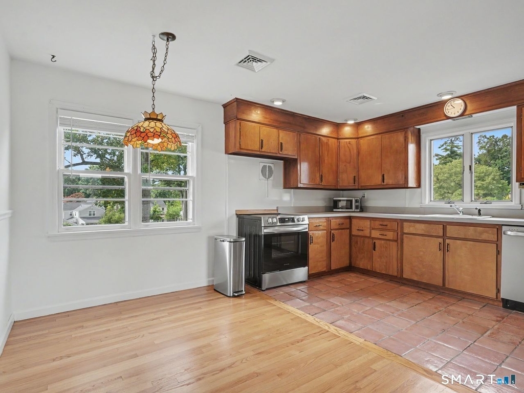 100 Lakeshore Terrace - Photo 21