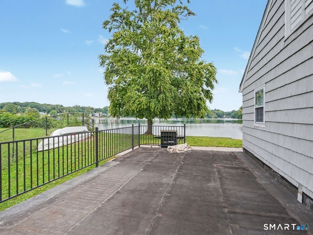 100 Lakeshore Terrace - Photo 6