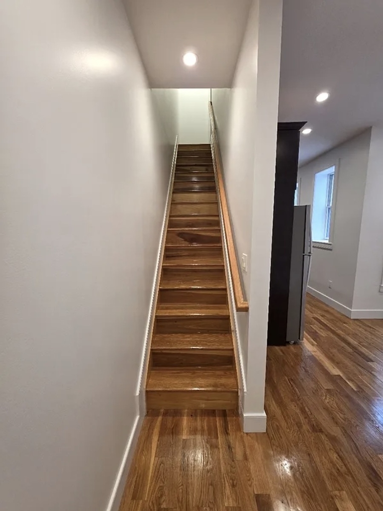 Bedford Avenue - Photo 11