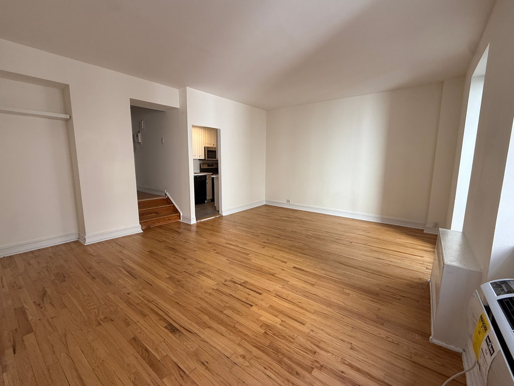 201 East 12th Street - Photo 4