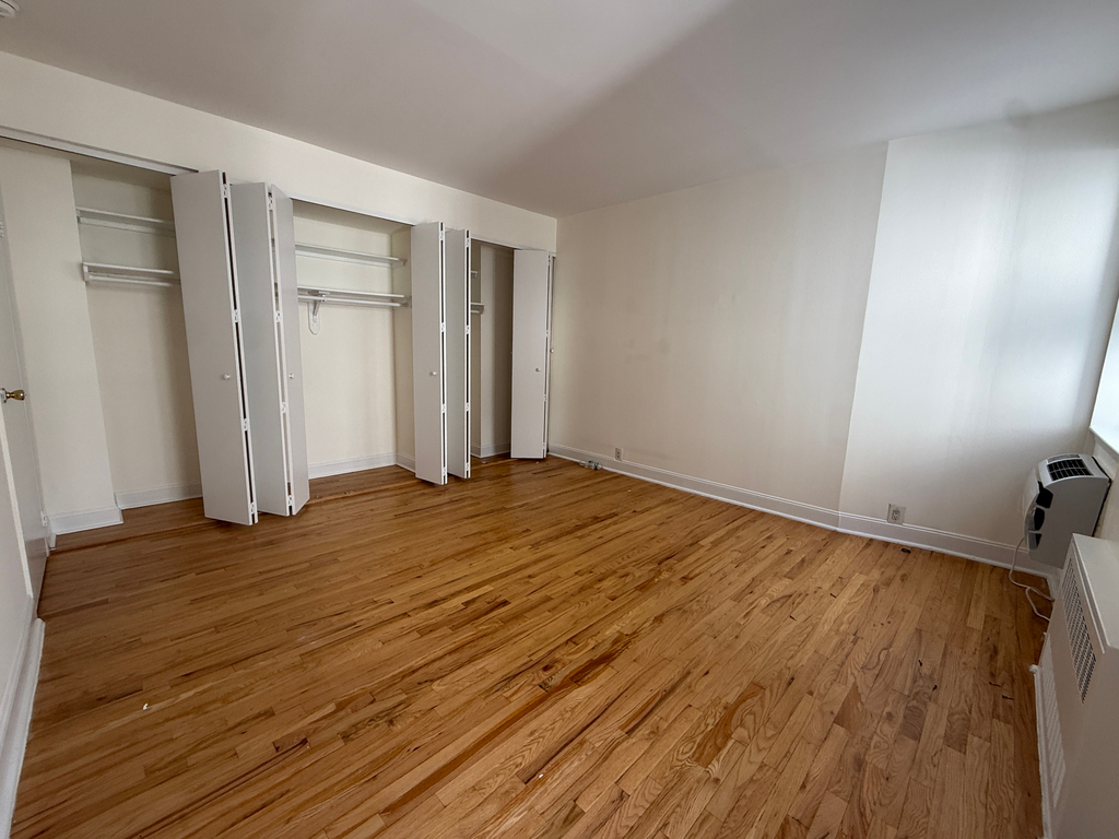 201 East 12th Street - Photo 9