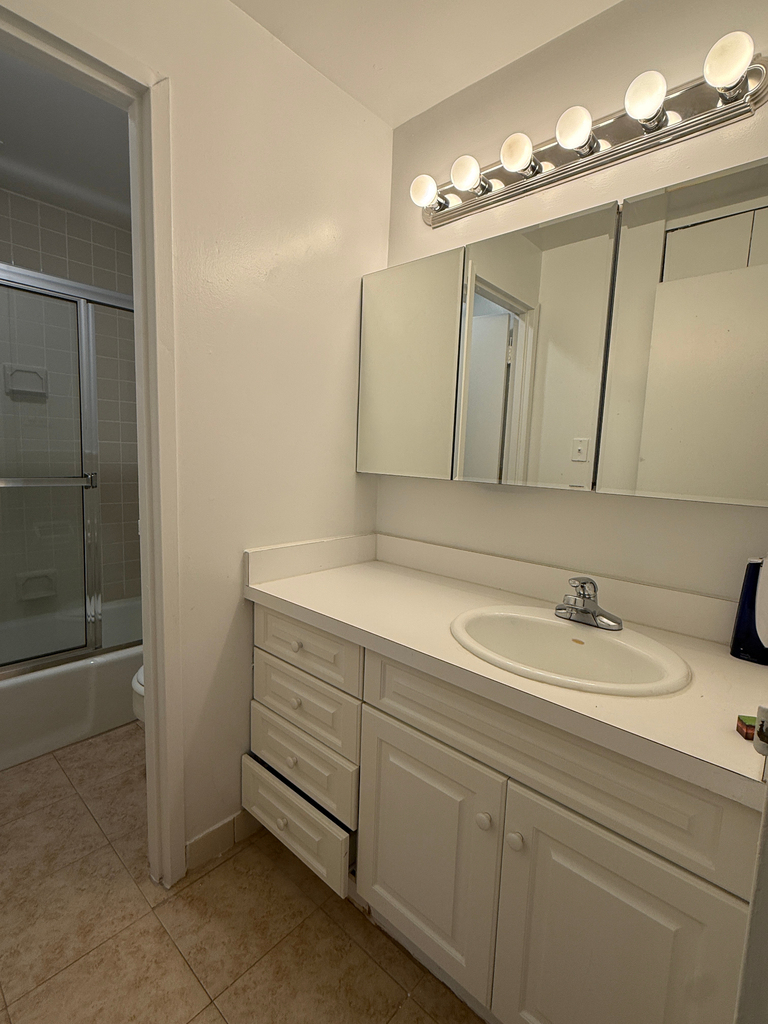 201 East 12th Street - Photo 12