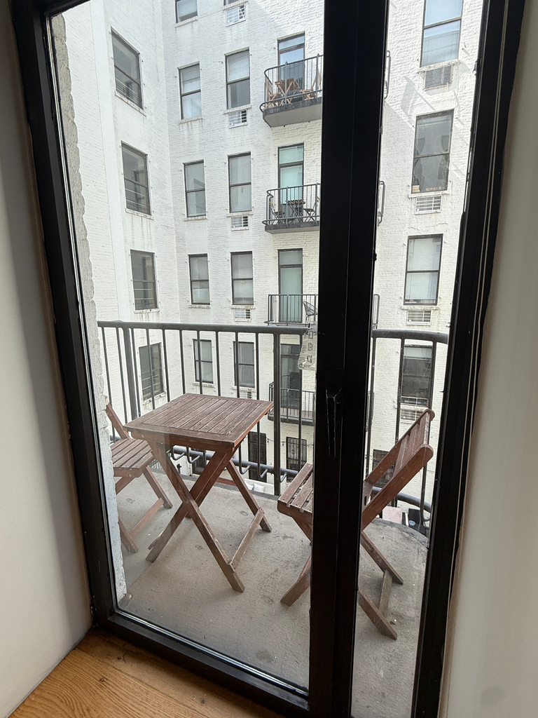 201 East 12th Street - Photo 3