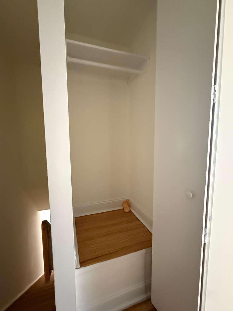 201 East 12th Street - Photo 7
