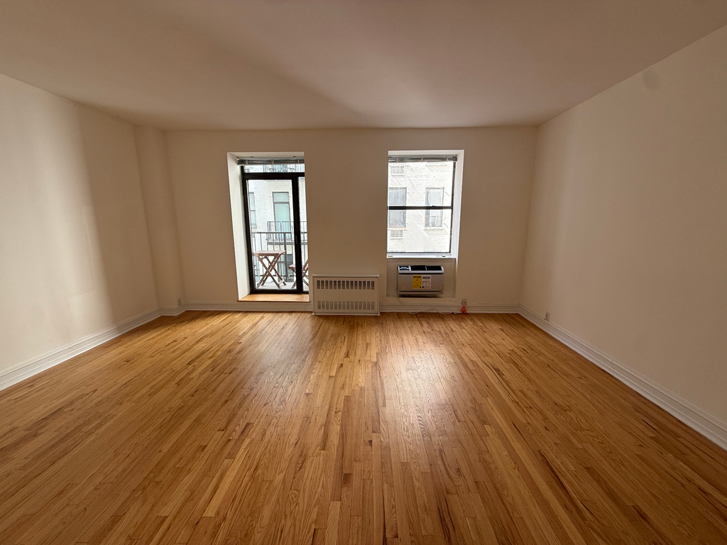 201 East 12th Street - Photo 1