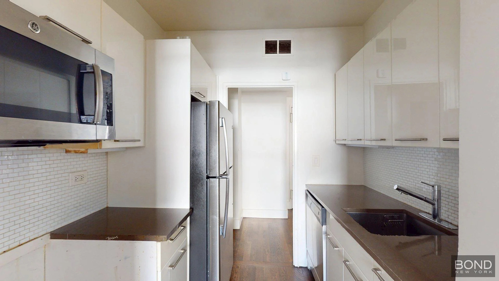 220 East 63rd Street - Photo 3