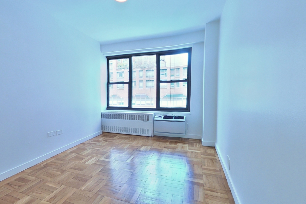4th Avenue - Photo 3