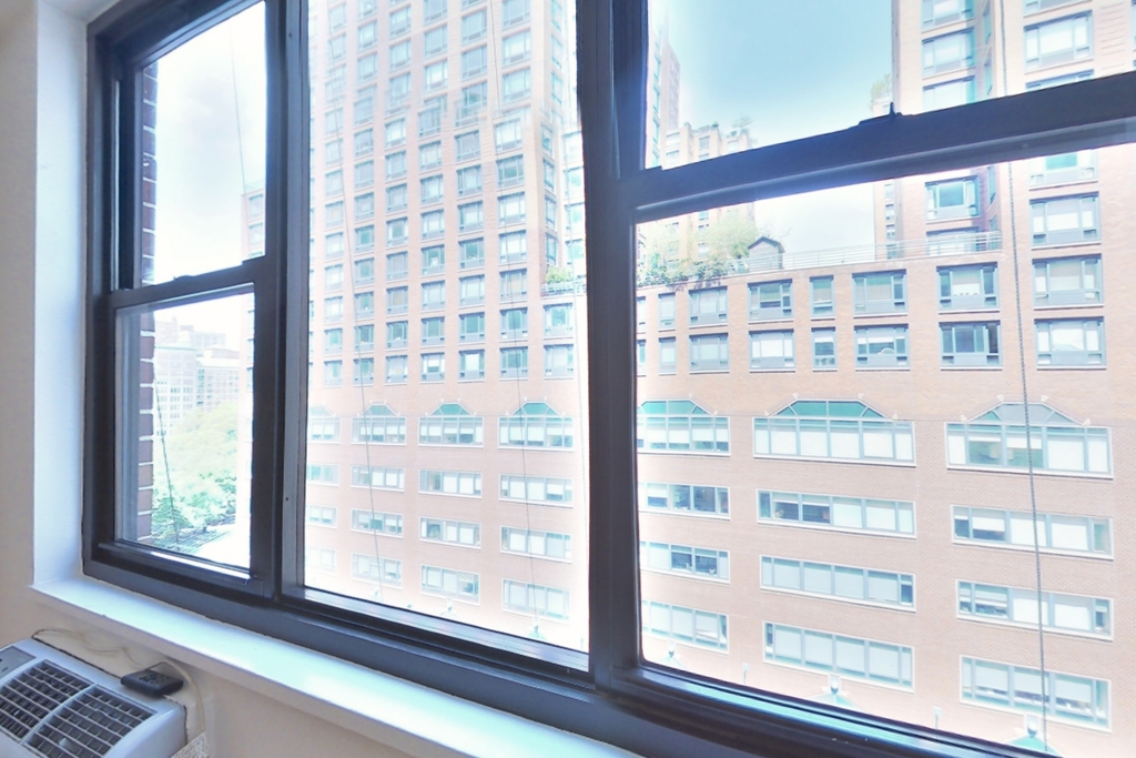 4th Avenue - Photo 8