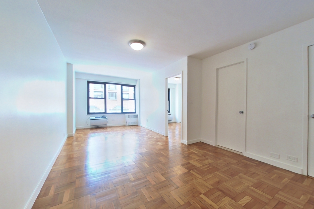4th Avenue - Photo 1