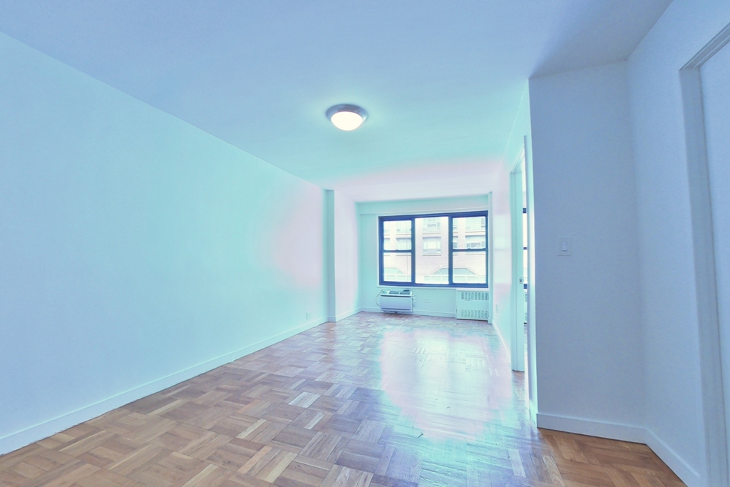4th Avenue - Photo 2