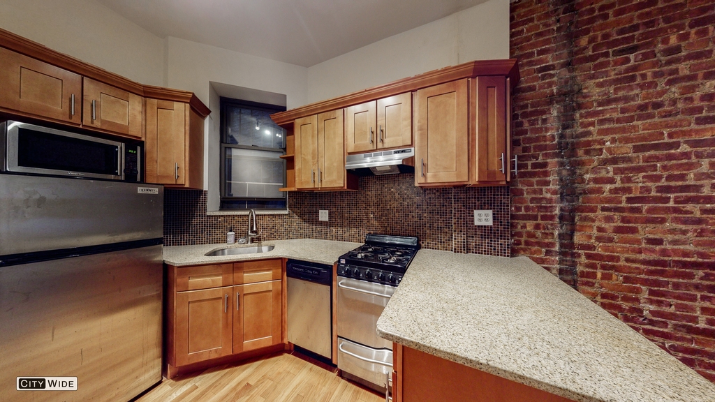 320 East 93rd Street - Photo 3