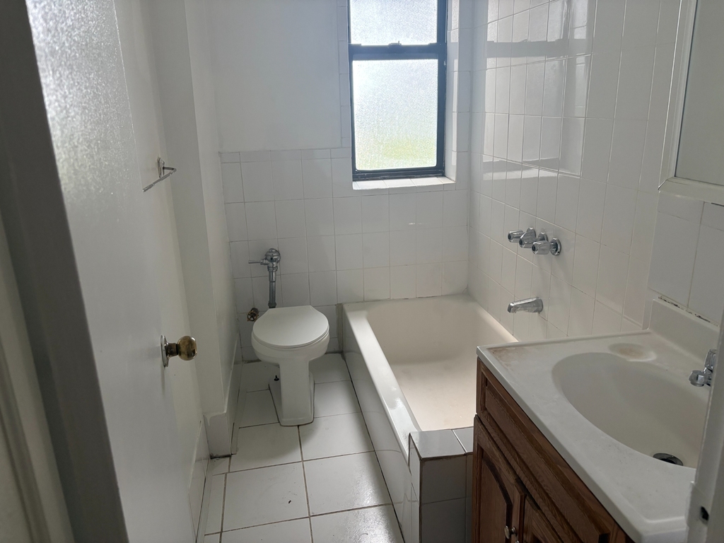 W.185th St and Fort Washington Avenue - Photo 2