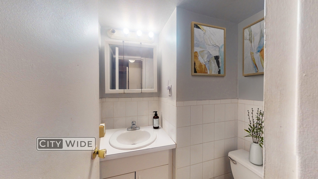318 East 93rd Street - Photo 8
