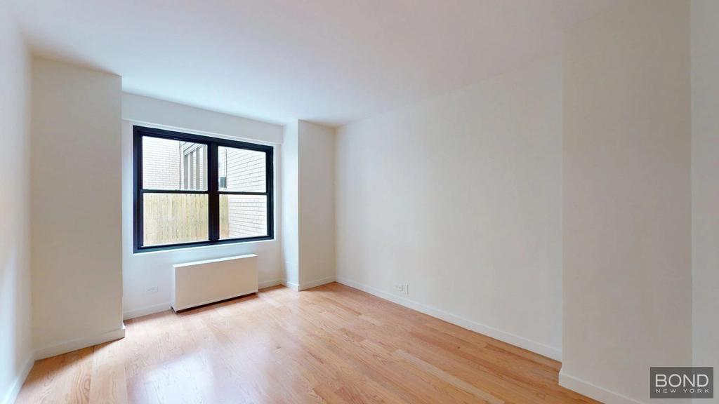 333 East 49th Street - Photo 2