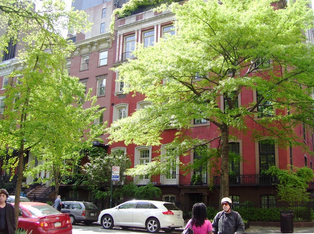 145 East 16th Street - Photo 1