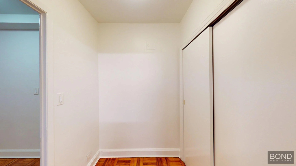 412 East 55th Street - Photo 2