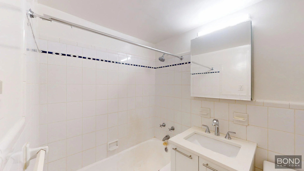 412 East 55th Street - Photo 3