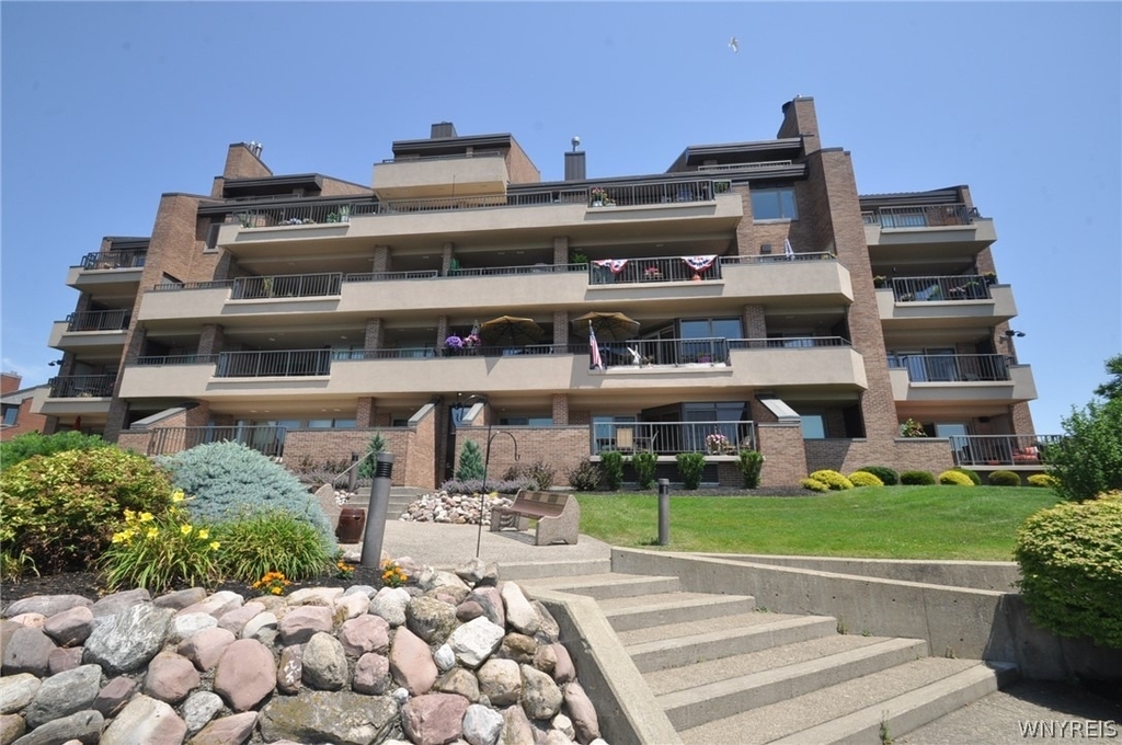 40 Waterfront Circle - Photo 1