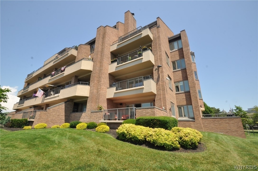 40 Waterfront Circle - Photo 0