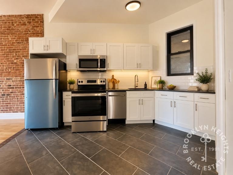 73 Saint Marks Avenue - Photo 3