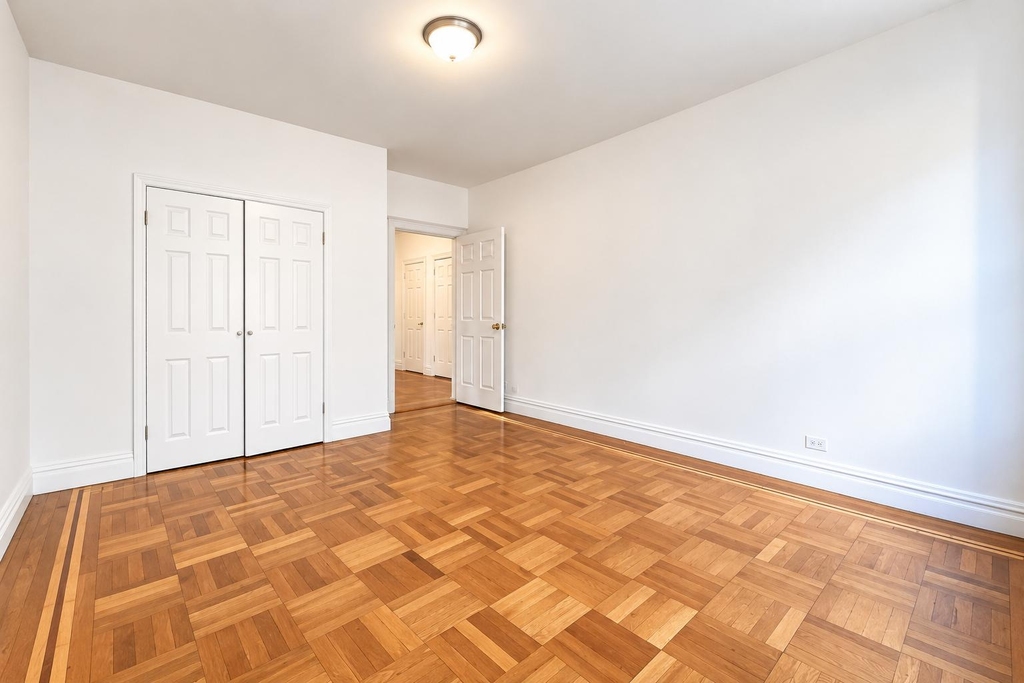 850 West 176th Street - Photo 4