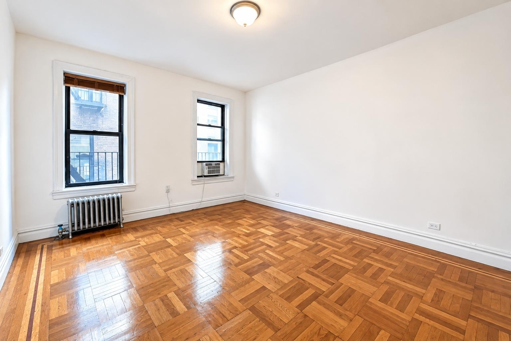 850 West 176th Street - Photo 3
