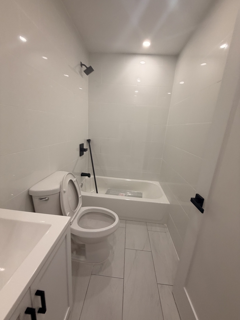435 Lincoln Ave - Photo 2