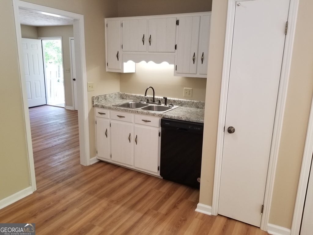 923 Old Summerville Road - Photo 3