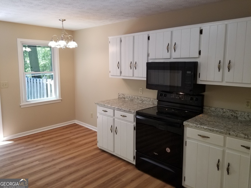923 Old Summerville Road - Photo 2