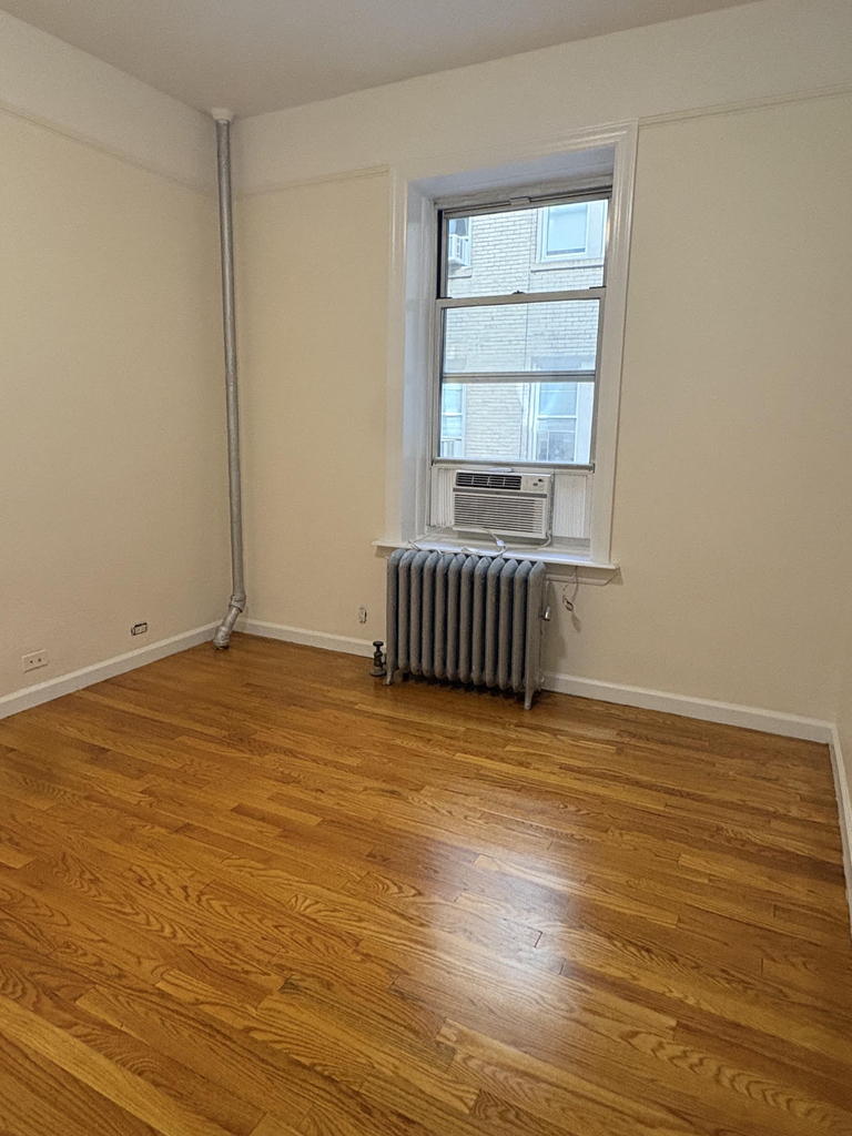 West 13th Street - Photo 3