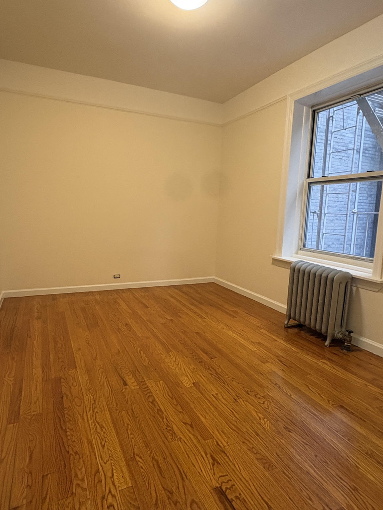 West 13th Street - Photo 7