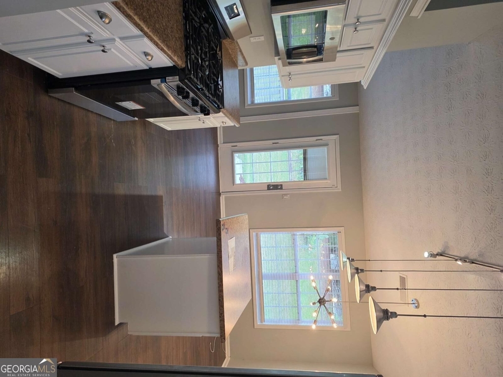 35 Montgomery Court - Photo 6