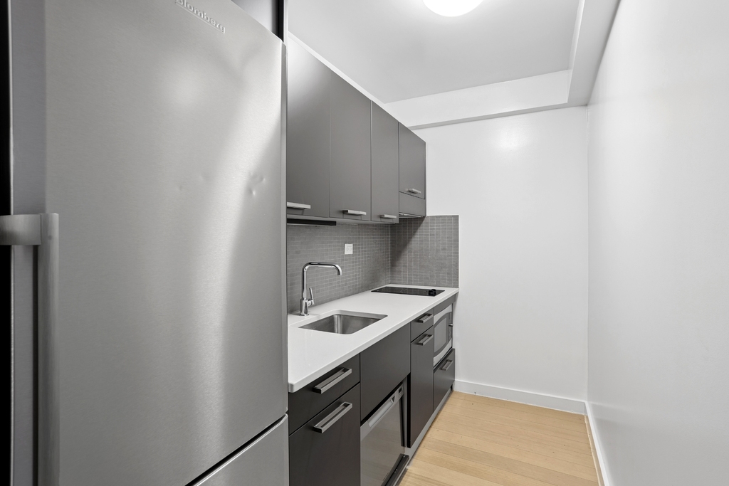 East 39th Street - Photo 3