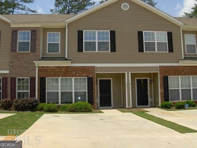221 Shenandoah Drive - Photo 0