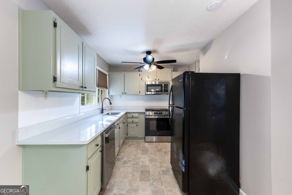 250 Forrest Avenue - Photo 15