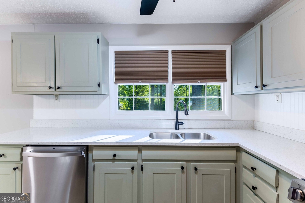 250 Forrest Avenue - Photo 14