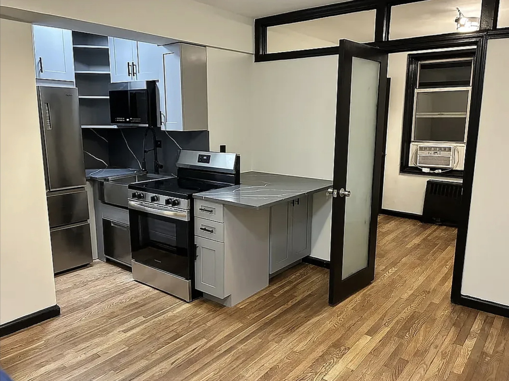  East 58th Street, Unit 4d - Photo 0
